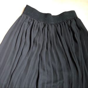 Black pleated skirt